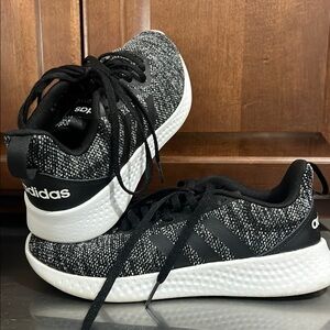 Adidas Black and White Kids Sneakers size 6 running kids Boys